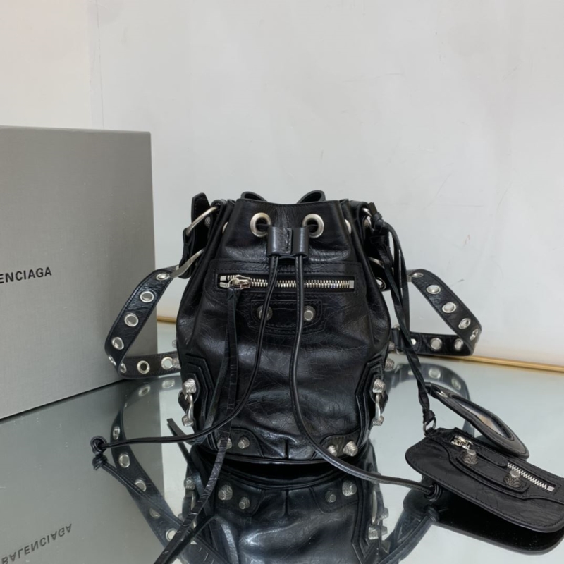 Ba*len*cia*ga bucket bags